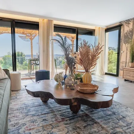 Architect's Apartment, Sea View * Le Lavandou